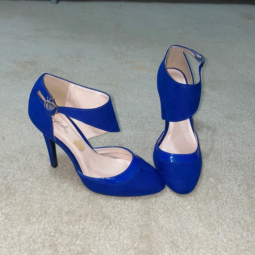 Royal blue pumps, great for a night out!